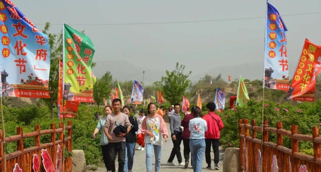 新绛县光村玫瑰园管护忙