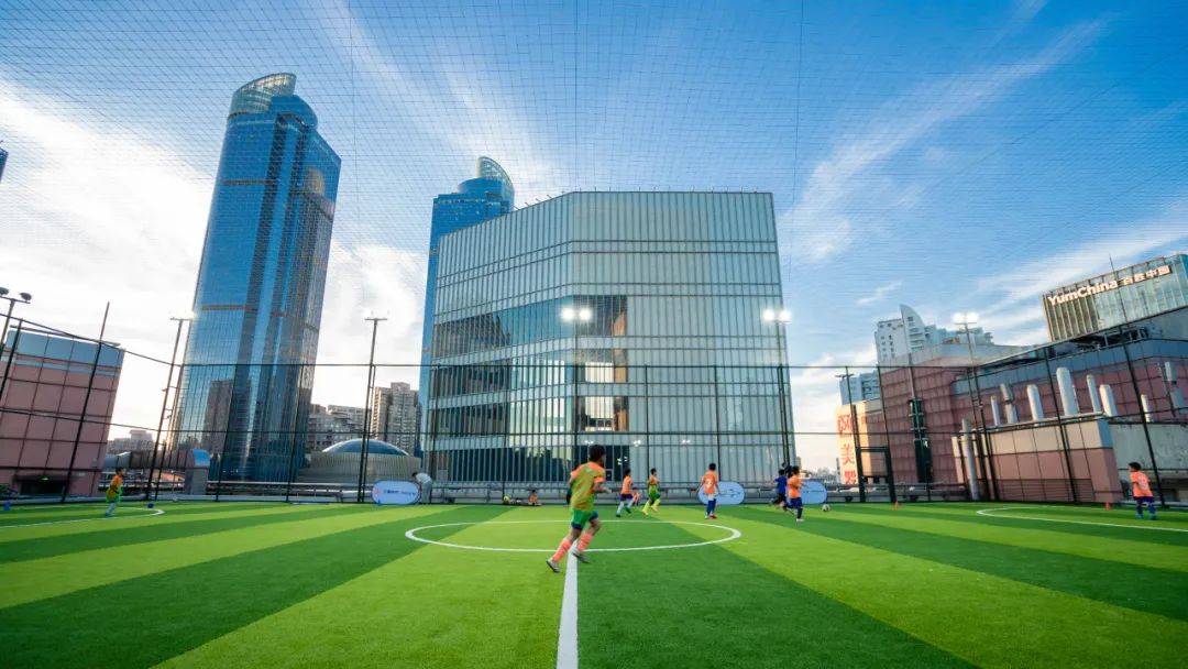 新球场将开放一片五人制足球场以及一片匹克球场,欢迎各位运动爱好者
