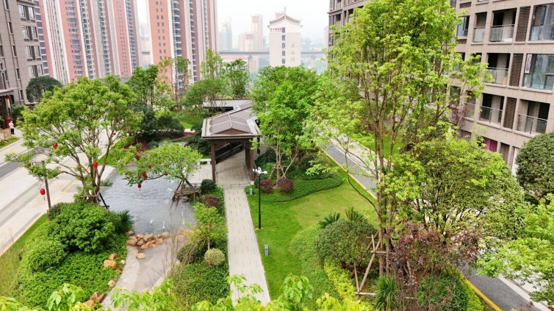 城【栖鹭苑】以东方山水园林为灵感,将"白鹭"为主题融入两庭五园之中