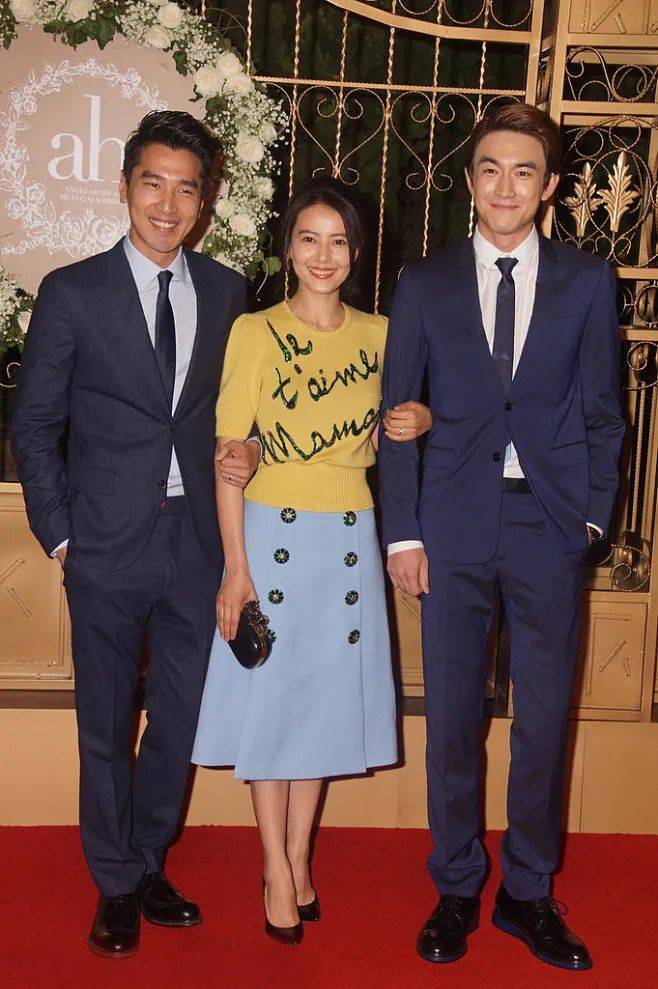 赵丽颖好友谢娜,张碧晨的评论区↓既是赵丽颖的好友,又是林更新老同学