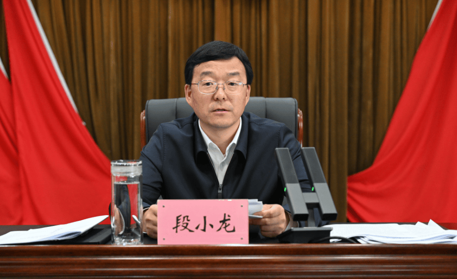 区委副书记刘维军主持会议并传达学习中央和省市委农村工作会议精神及