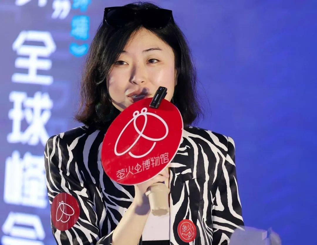 summit hosting峰会主持李友友老师认为相信设计『思』能做的不仅仅是