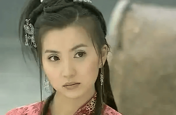 舒畅这位小姐姐就厉害了,5岁出道,已经是一个25年艺龄的老戏骨了.