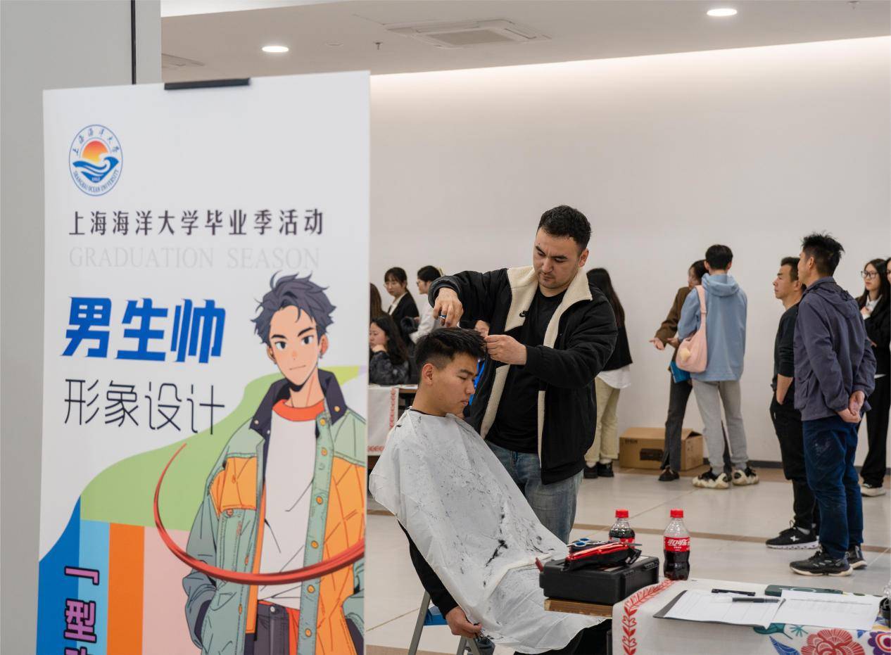 简历指导求职化妆证件照拍摄服务一条龙这所高校将岗位送到家