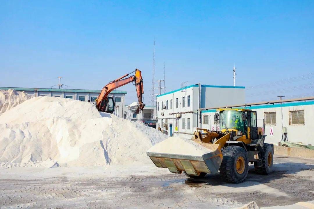 不仅解决了原盐含杂质多,过滤器频繁堵塞的情况,还进一步优化了陶瓷膜