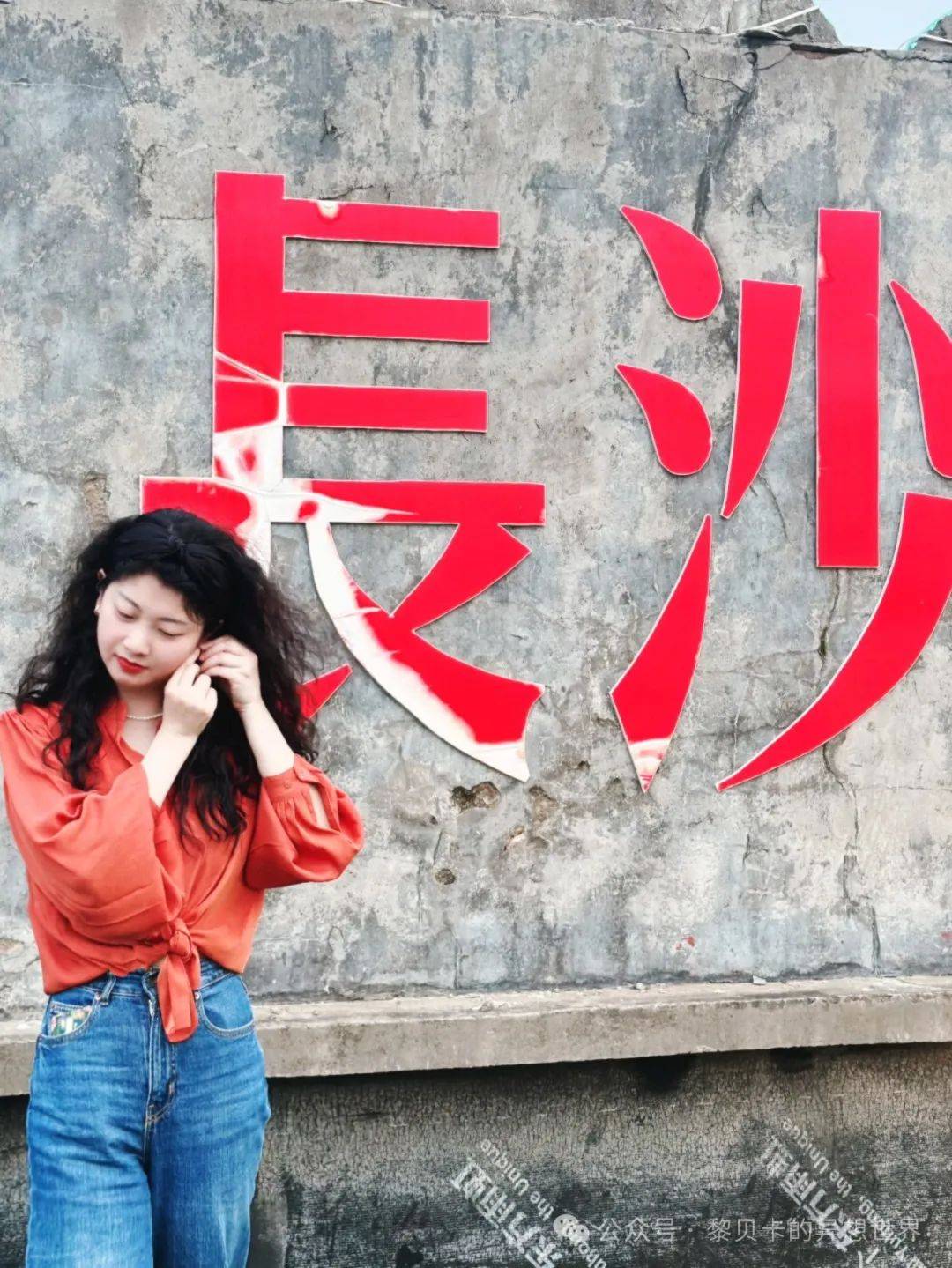 她们这么穿拍照真好看