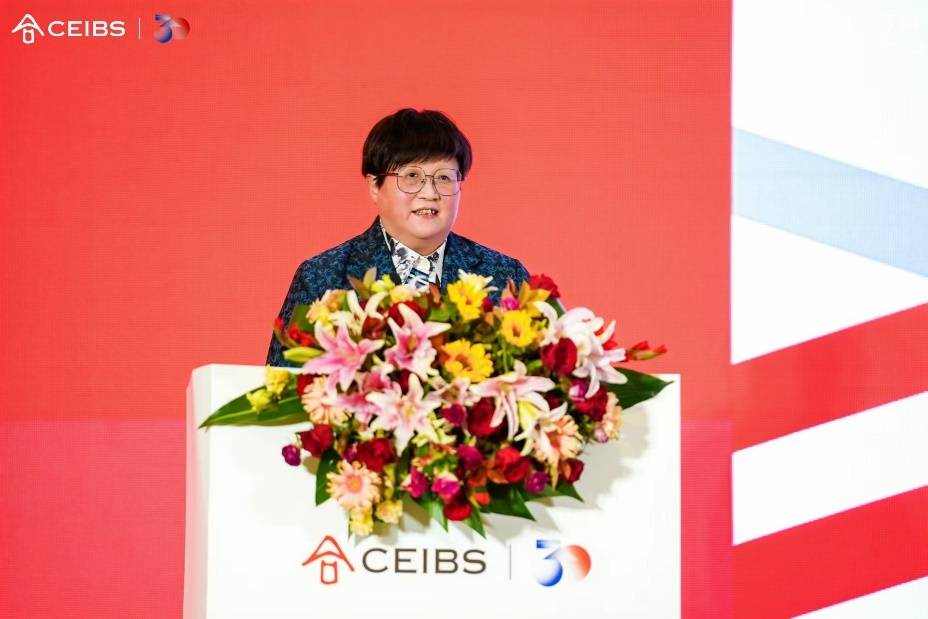 本次论坛由洛阳市人民政府,中欧国际工商学院主办,旨在探讨智能制造
