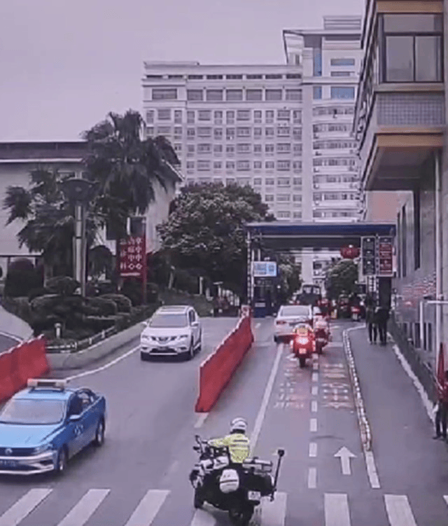 与时间赛跑!道县交警为患病女孩开道送医_患者_治疗_车辆