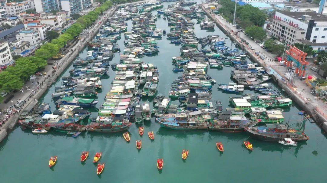 今划旱船迎亲昔披嫁衣舟渡一场完整的疍家水上婚礼大戏!