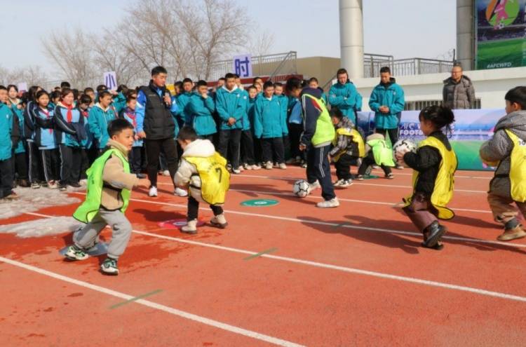 活动中,福建省宁德市霞浦县第一中学与呼图壁县第四中学,雀尔沟镇小学