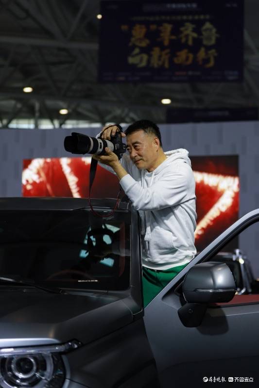 悦驾乐拍 | 车展上的摄影师_搜狐汽车_搜狐网