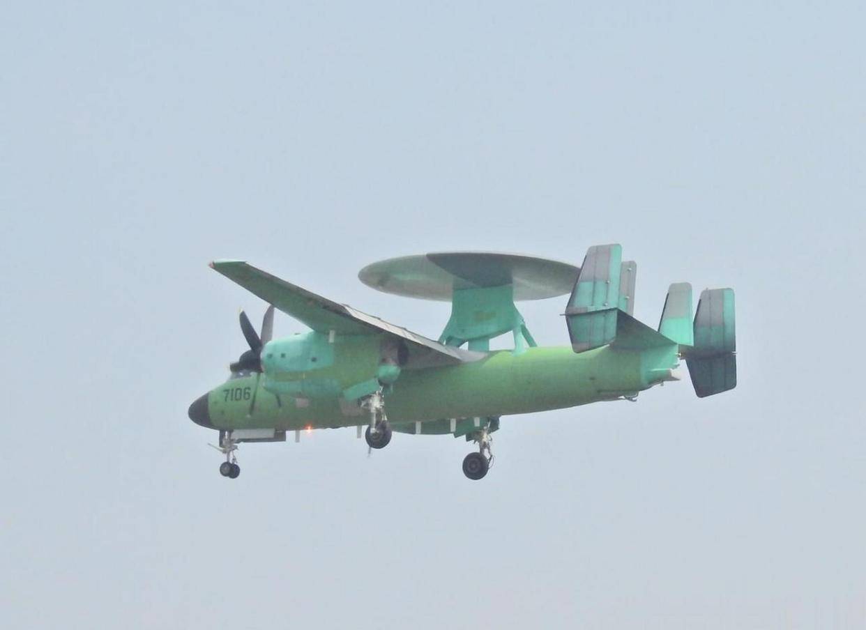 解放军3款新舰载机上舰在即,台少将称赞空警600:比美机还强_预警机