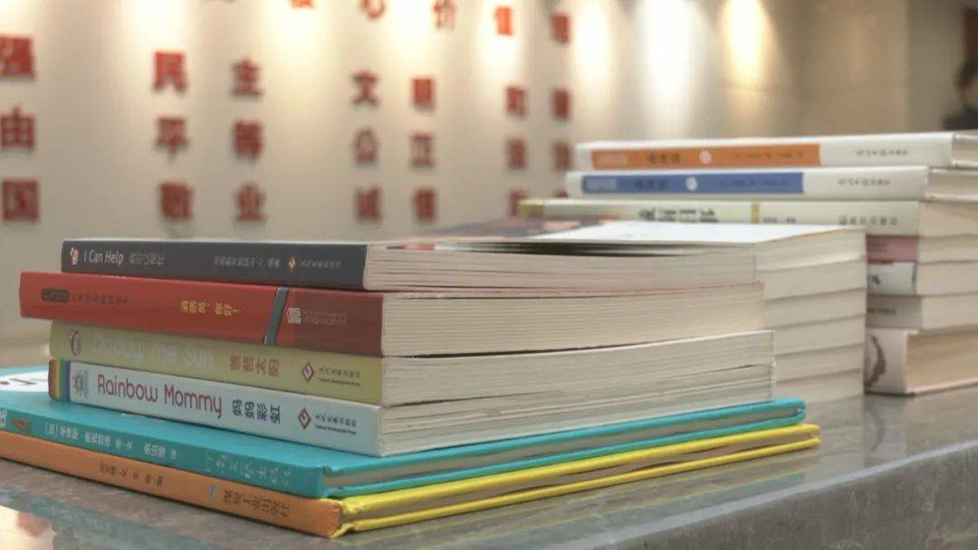 馆第六届换书大集20日开集拿旧书领取换书券集齐三张可兑换新书盲盒