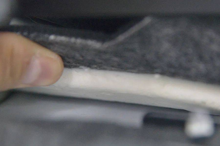 大线包裹比较严密,使用了质量较好的布基胶布.