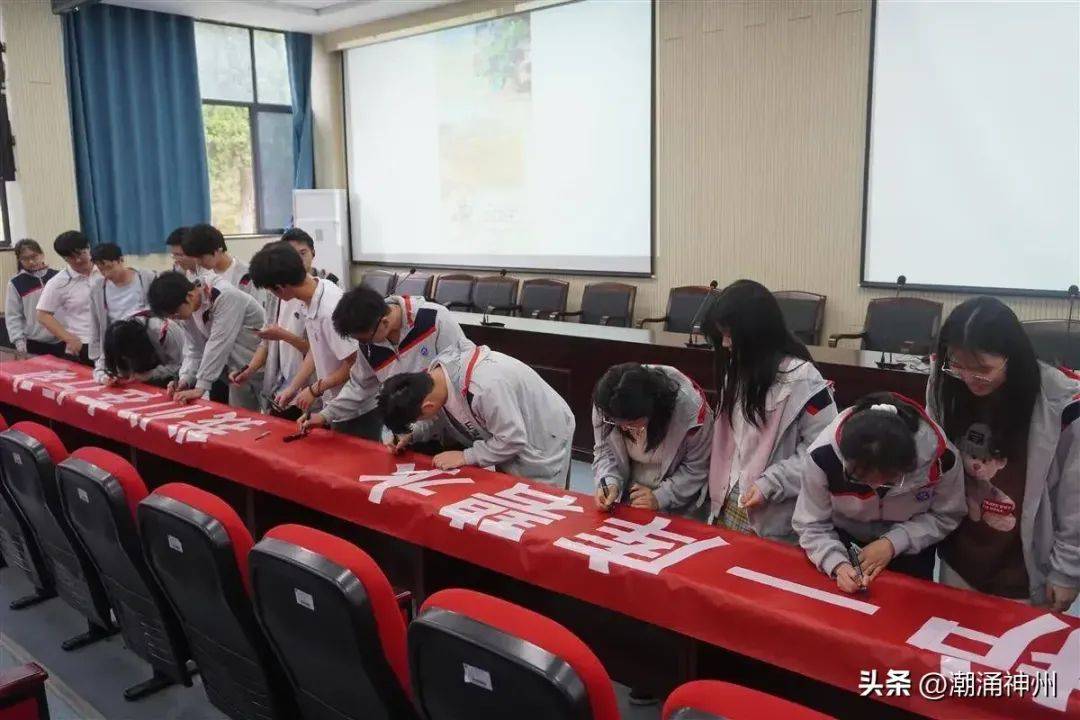丹江口火焰山造林愚公引起高校学子热烈反响
