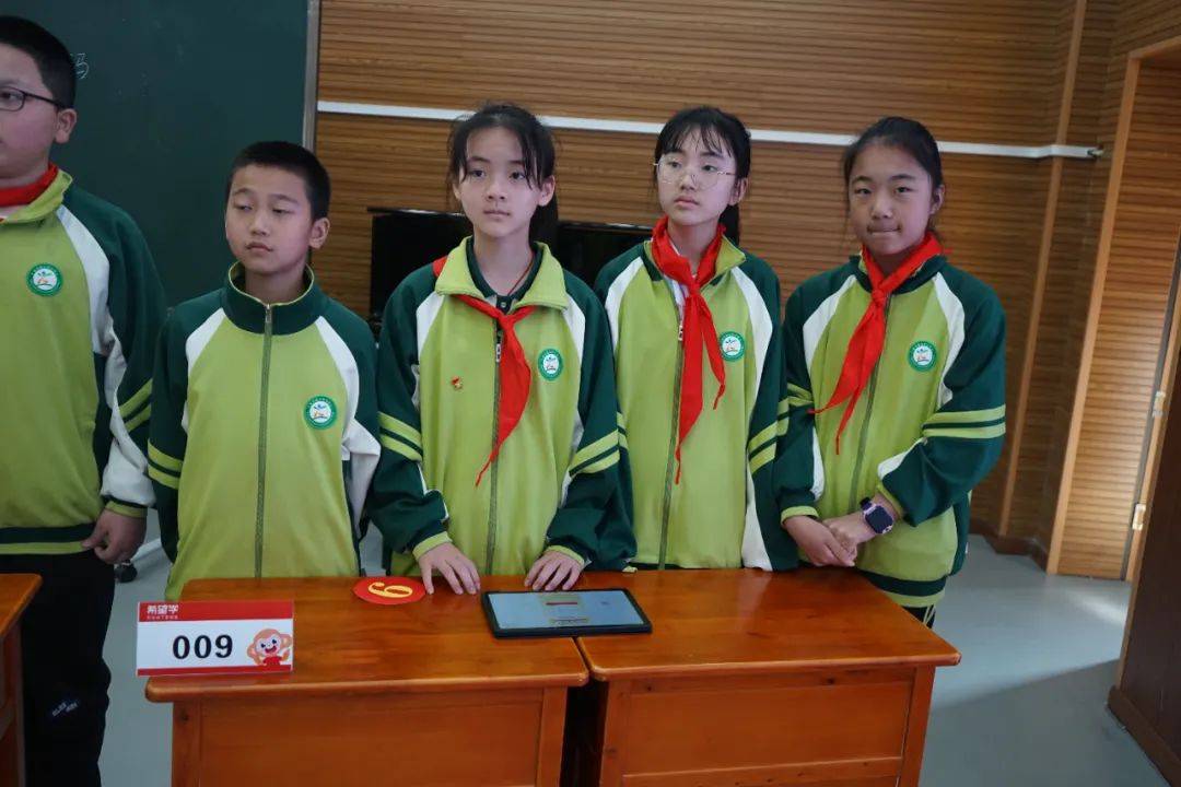 四年级三年级二年级一年级02飞花令环节"飞花令"环节更是波澜起伏,各