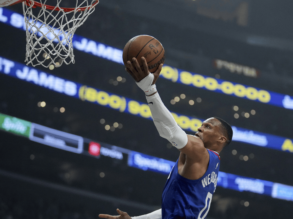 快船4大核心一节打卡穆恩丢绝杀憾负1分输球仍锁定西部第四