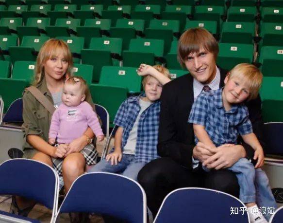 十,基里连科的太太允许他每一年偷吃一次基里连科的太太原名叫玛莎