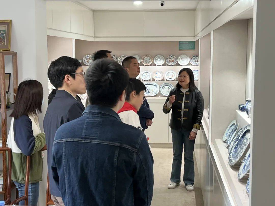 师从陈树威馆长走出的古瓷专家淘藏的大量藏品受到政府领导高度评价和