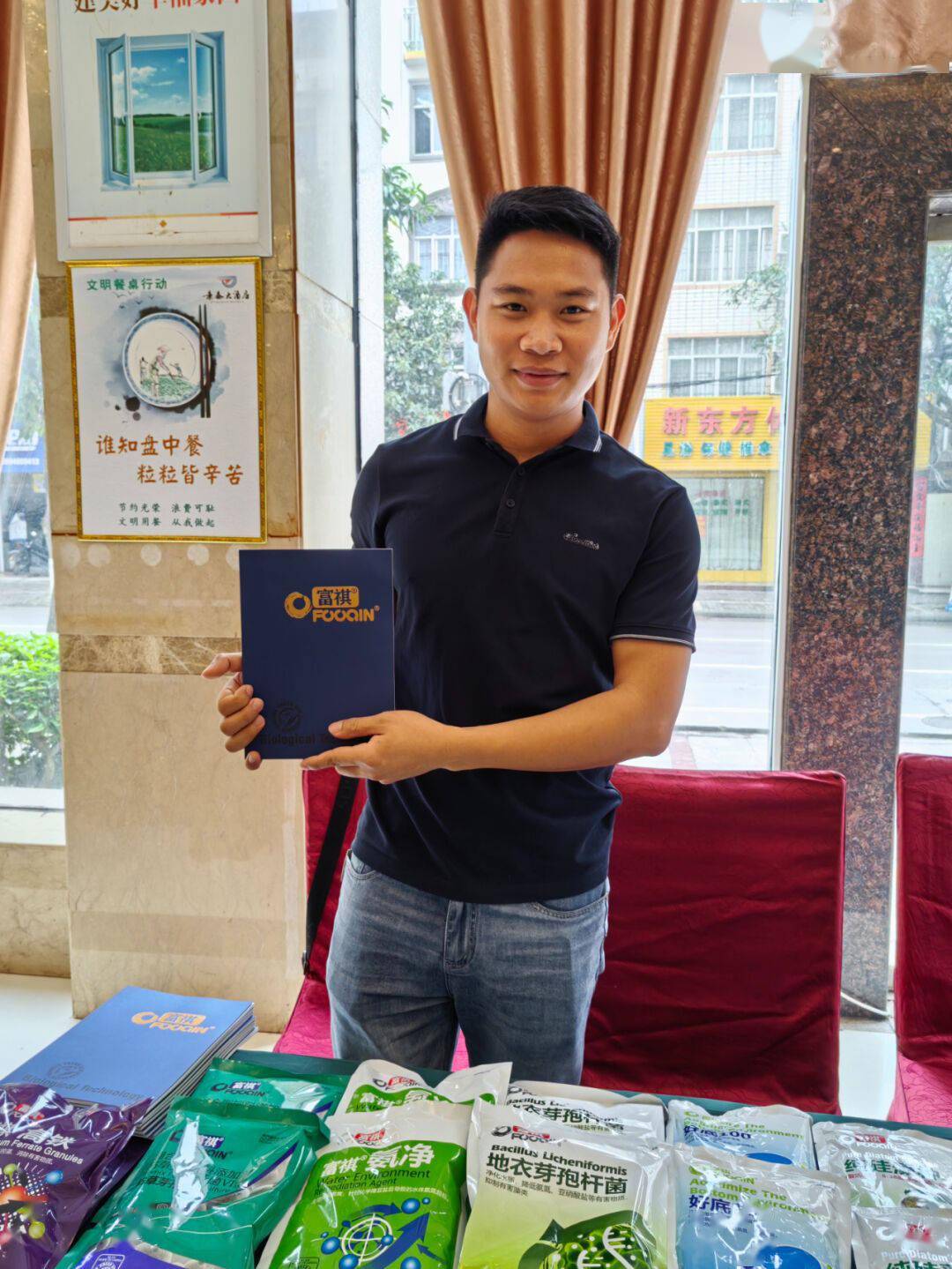 这里虾价太牛常年高23元斤百人商量好就是要赚钱