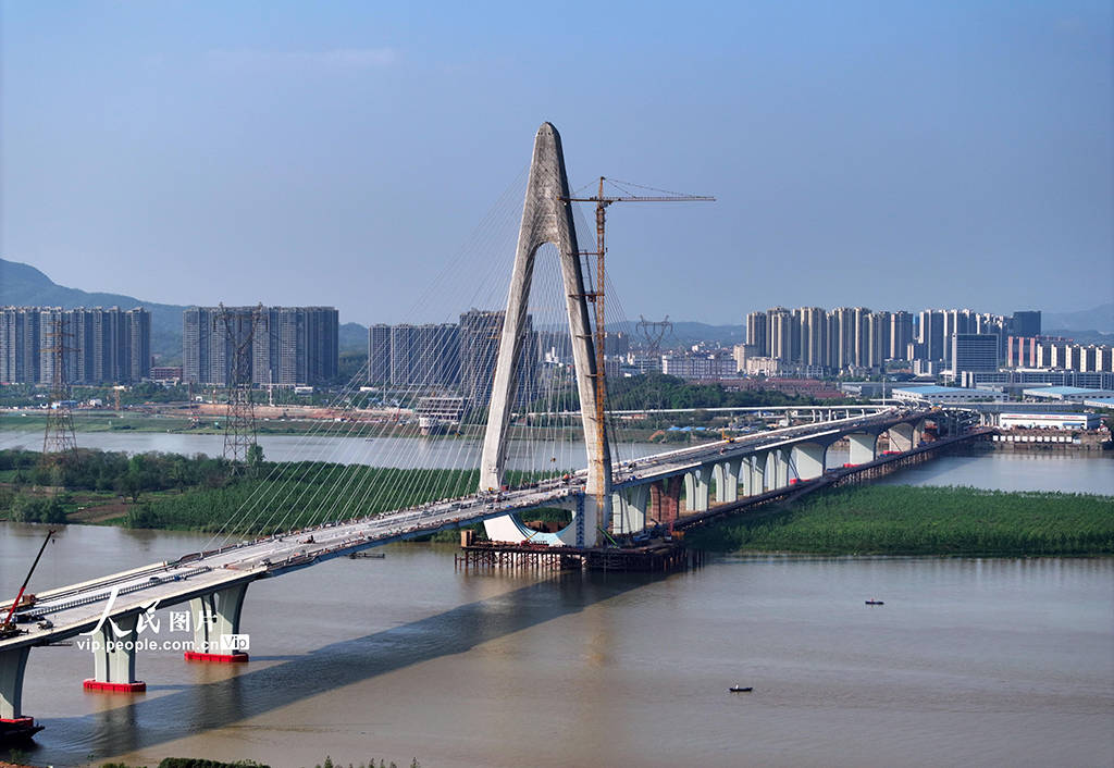 湖南长沙香炉洲大桥建设施工忙