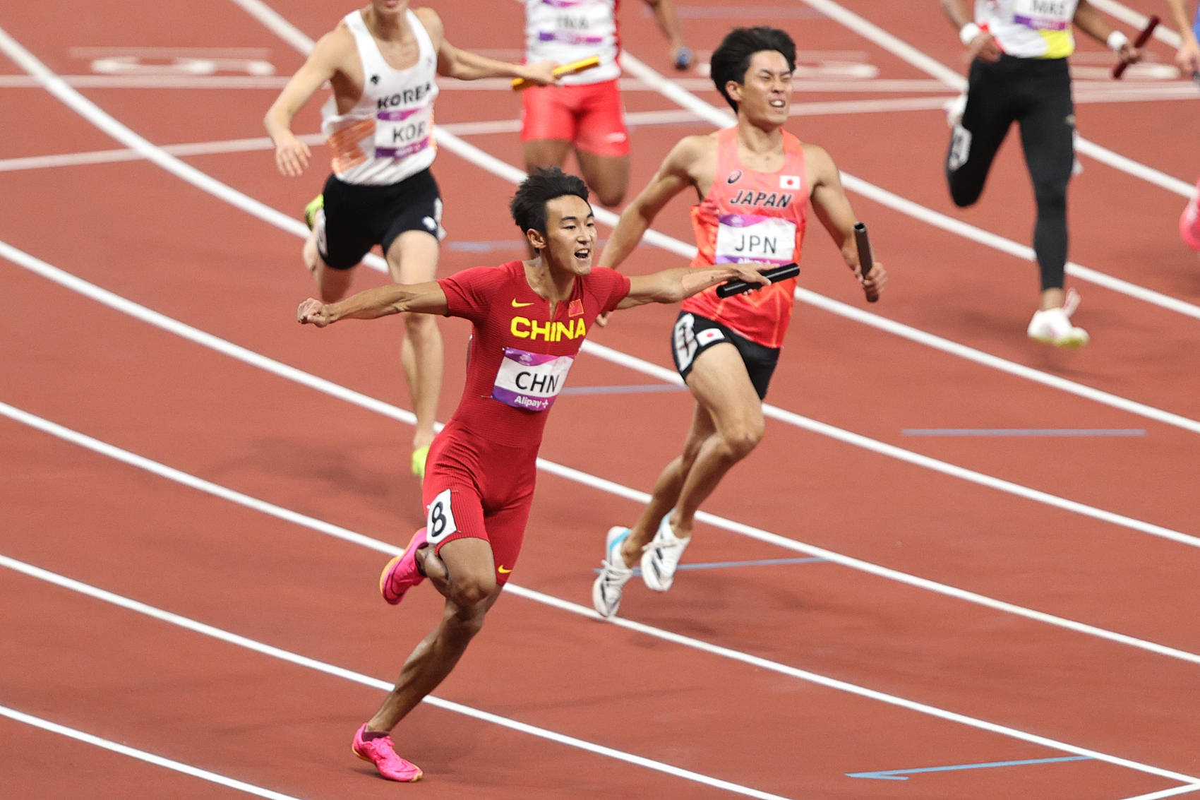 选手悉数参加了本次邀请赛,继谢震业在赛季200米首秀达标巴黎奥运会后