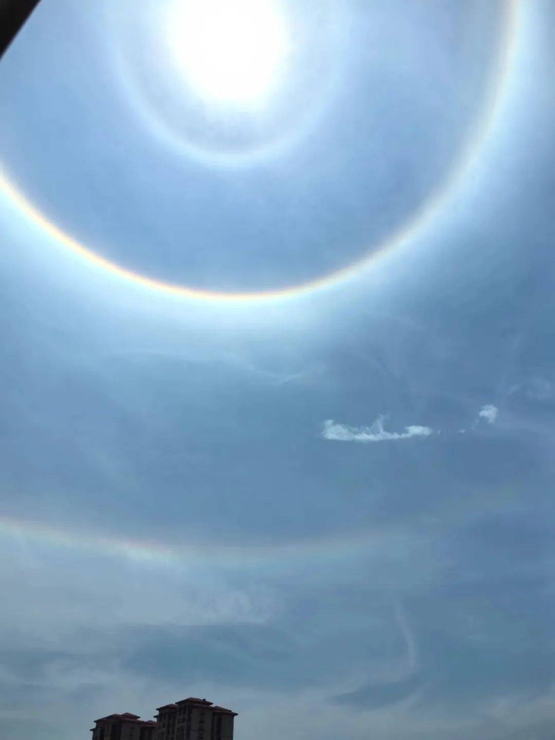 刚刚海口上空出现日晕奇观