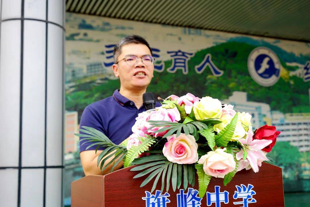 多元育人绿色旗中灯笼高挂决胜中考2024年旗峰中学亮目标挂灯笼活动