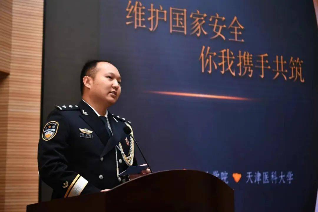 公安警官职业学院市反恐办联合……"要果断抛弃任何阻碍逃跑的物件
