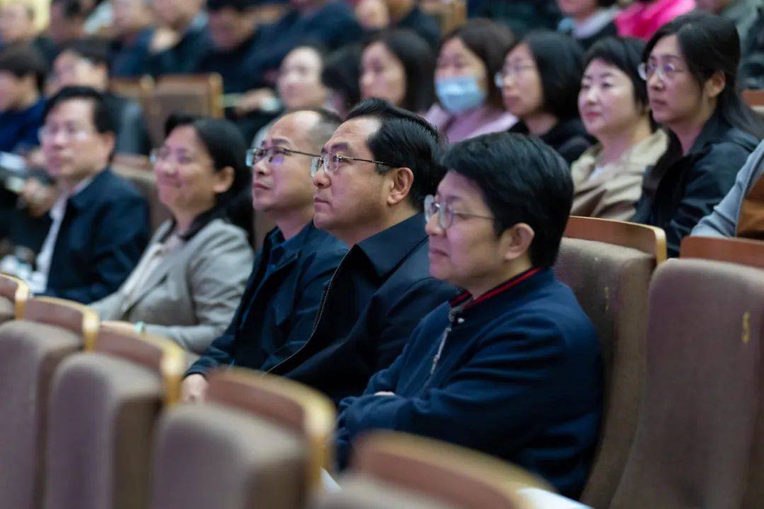 听知名校长李希贵讲述和孩子一起成长丨活动播报