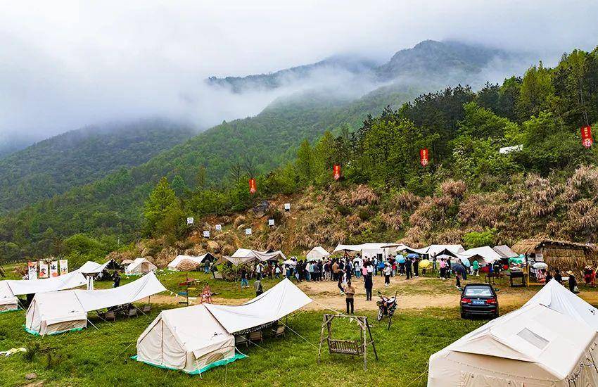 信阳露营基地上新,"行走的浪漫营"扎营商城县里罗城_休闲_河南_营地