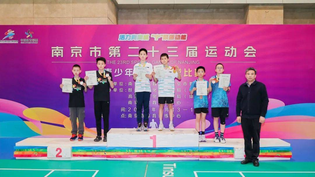 吴昊天,张宸玮 11岁组男子双打亚军张智渊,田卓雨 13岁组男子双打季军