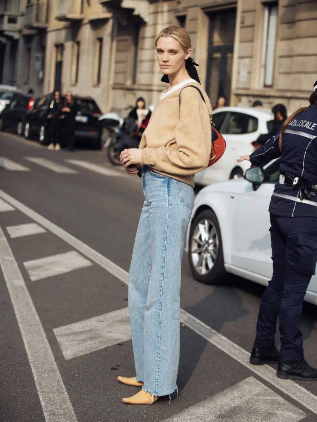 裤子靴子穿出个性才高级