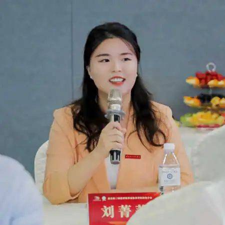 青春期,获得成长与领悟;二是印象学前,学院老师的共同特点是包容开放