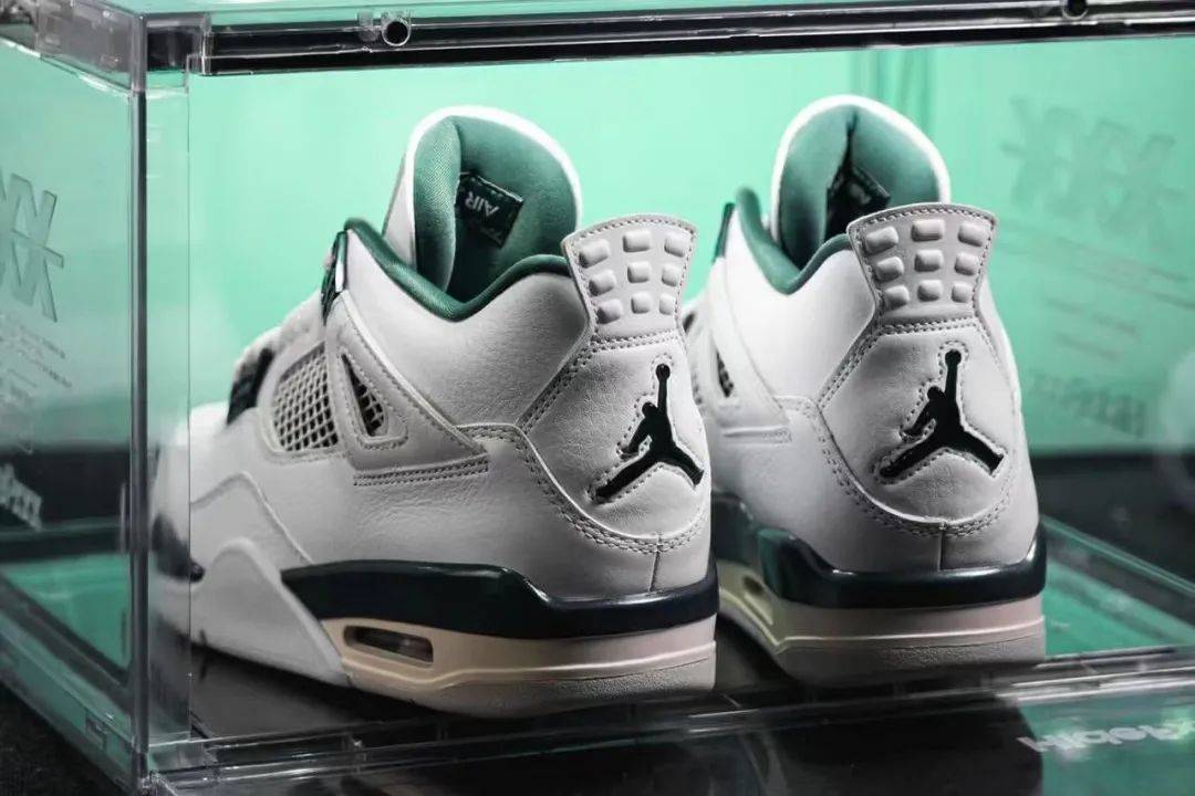 1999 年问世的 air jordan 14「oxidized green」,该鞋曾于 2016 年