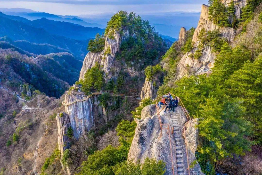 天晴日暖好登山,鸡峰山这座山既有颜值又有内涵