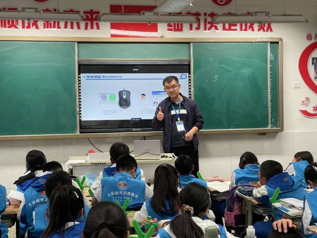 立科技强国梦树七彩德育人记初2023级13班德育劳动周系列活动