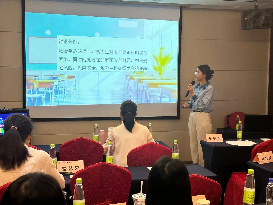 会场二由王杨老师领队6-9小组围绕生命安全保障,理想信念教育,交流