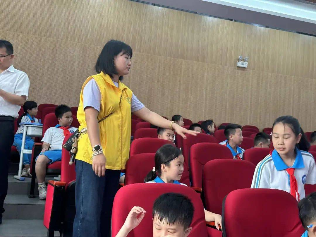 助力安全教育西溪小学家长志愿服务队协助西溪小学开展国家安全主题