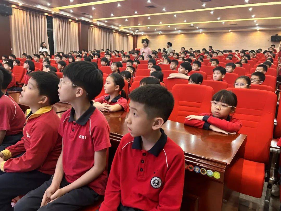 莞美学校小学部三年级家长薪火讲堂之点亮孩子们财务智慧的明灯