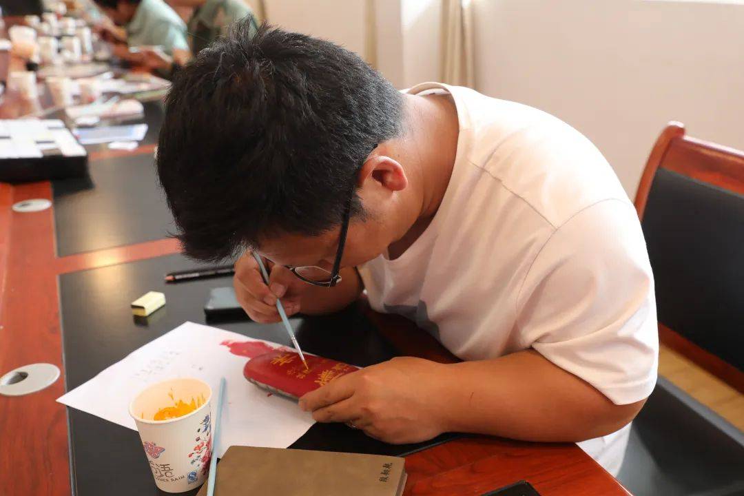 感恩奋进"暨"清正廉洁守底线 奋力担当勇作为"廉政石头画活动_教育