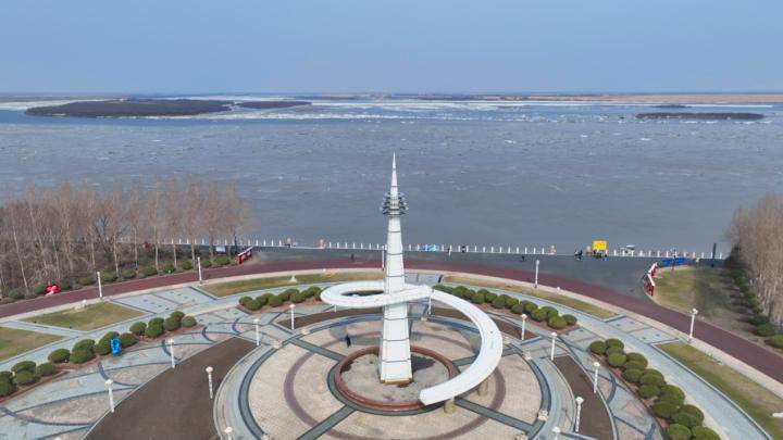 同江春回大地看黑龙江松花江同时流冰奇观
