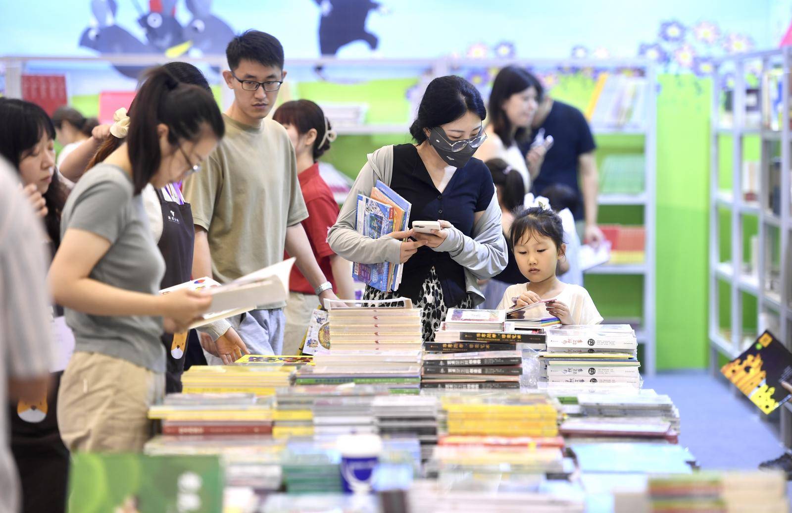 重磅发布!2023年“书大强”每天阅读71.93分钟,深度阅读占主流_活动_江苏省_居民
