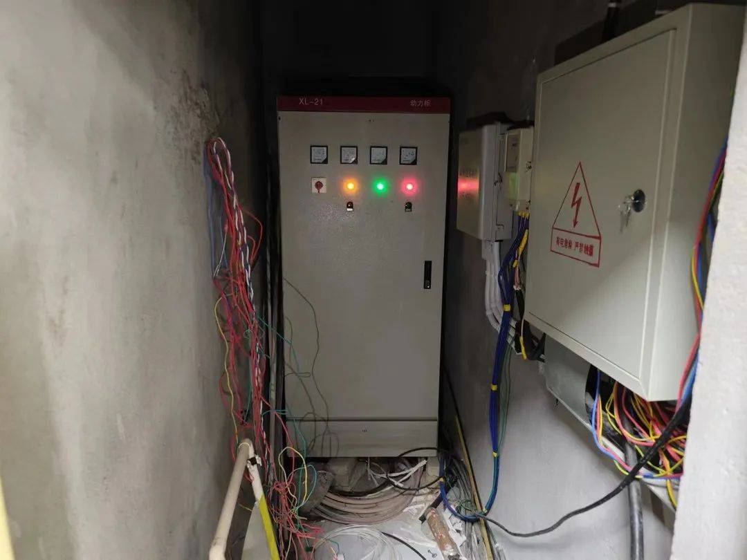 1,电缆井内电器线路私拉乱接;隐患问题:十堰聚鑫道和健康产业发展有限