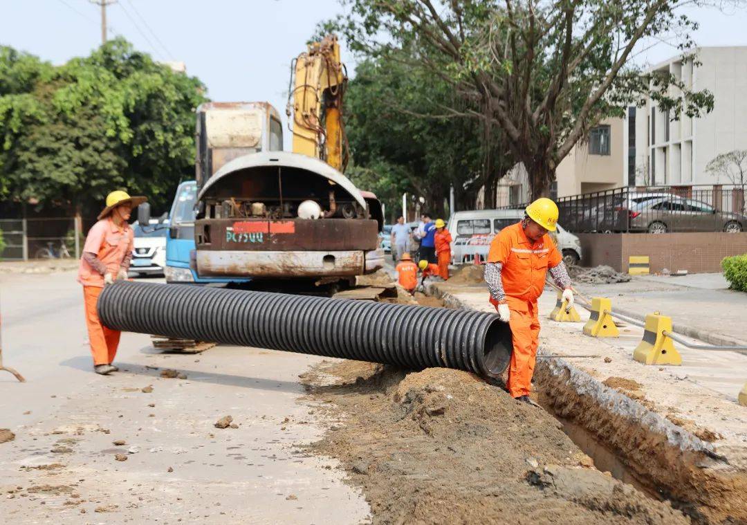 道路施工那些事儿:新手也能轻松应对的秘诀