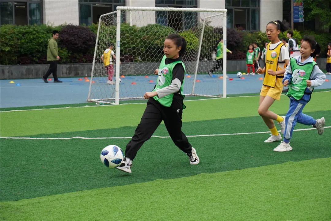 女足点燃运动激情锦江区足球协会举办亚足联女足日女孩足球节