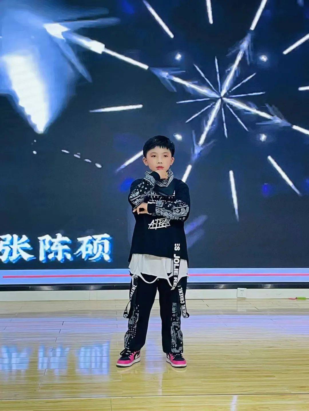 风貌亮少年风采实小新校区与华君外国语学校开展校园达人秀联谊活动