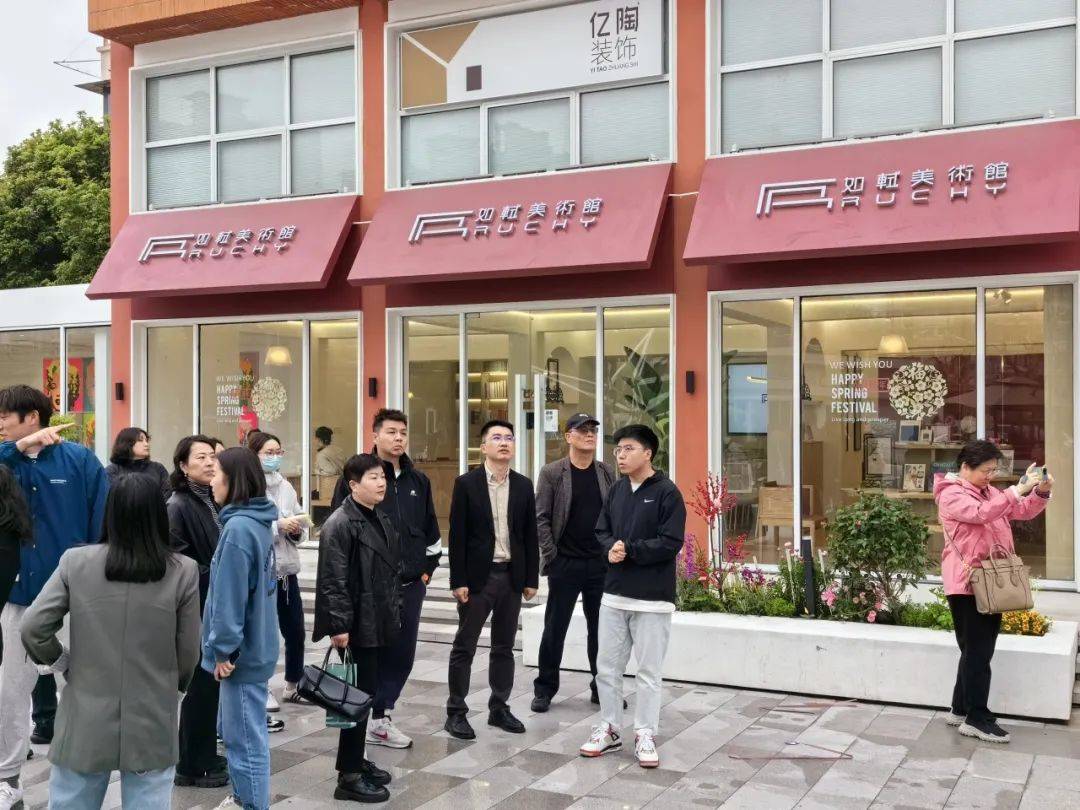 近年来通过更新改造大华饭店旧业态,引入德必集团运营管理.