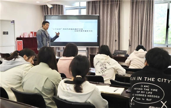 [浦东]吴迅中学:科研路漫漫 上下而求索——郑新华,闫引堂博士莅临