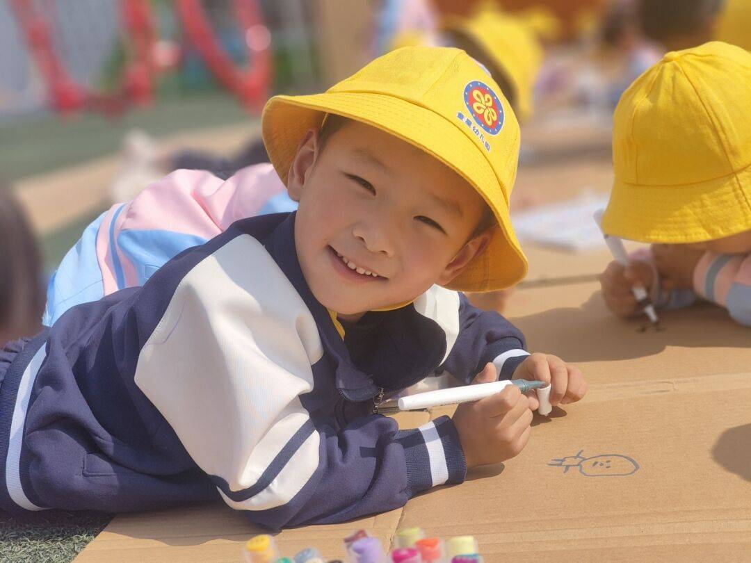 每个孩子都是天生的艺术家童星白沙埠幼儿园约绘时光创意纸箱涂鸦活动